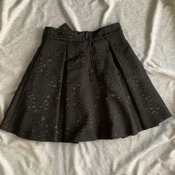 Guess Black Leopard Print Pleated Cocktail Skirt - 6 - Picture 4 of 4